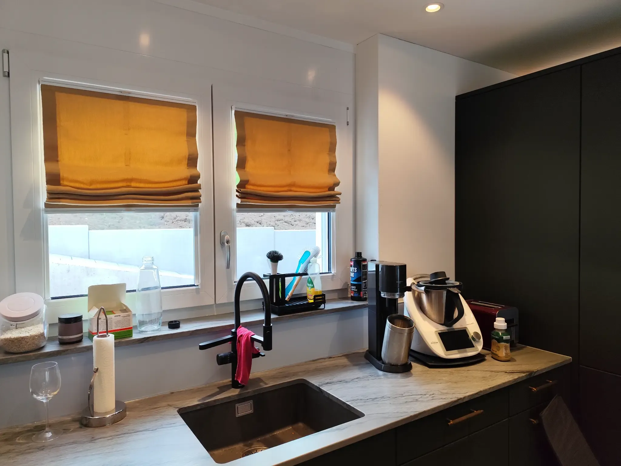 Raffrollo in der Küche